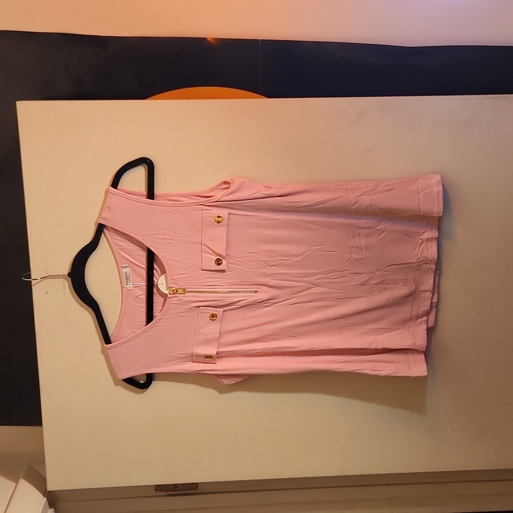 pink top